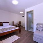 דירה Airport Tri Hrasta פודגוריצה