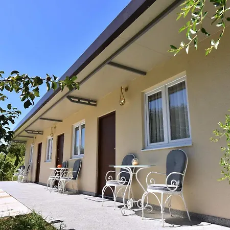 Airport Tri Hrasta Apartment *