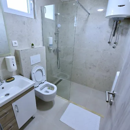 Airport Tri Hrasta * Podgorica