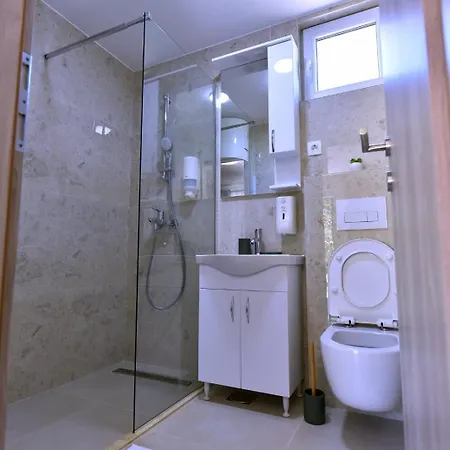 Apartamento Airport Tri Hrasta