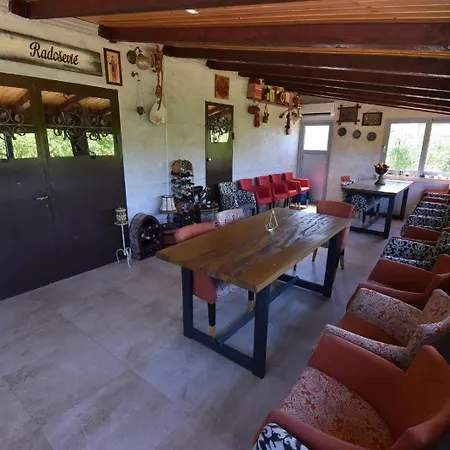 Airport Tri Hrasta *