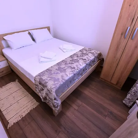 Apartamento Airport Tri Hrasta *