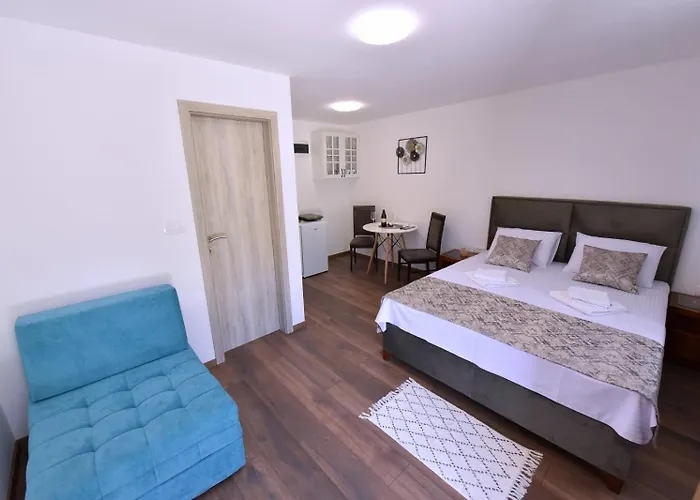 Daire Airport Tri Hrasta Podgoriçe