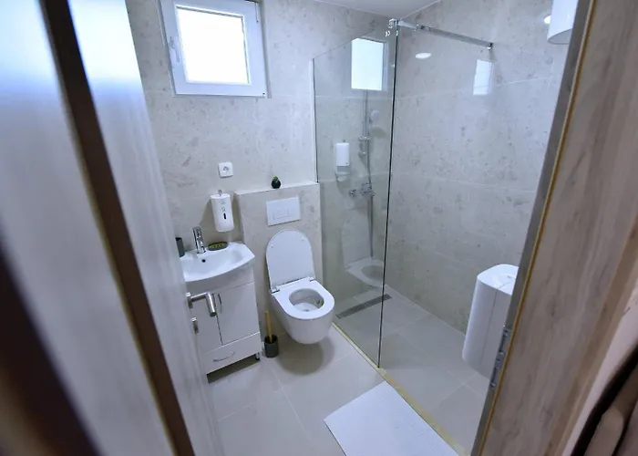 Airport Tri Hrasta Daire