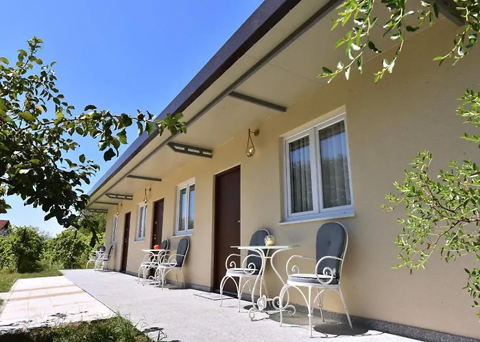 Airport Tri Hrasta Daire *